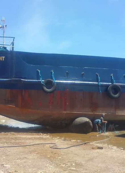 山東南海氣囊—船用氣囊_船用下水氣囊_下水橡膠氣囊_船下.